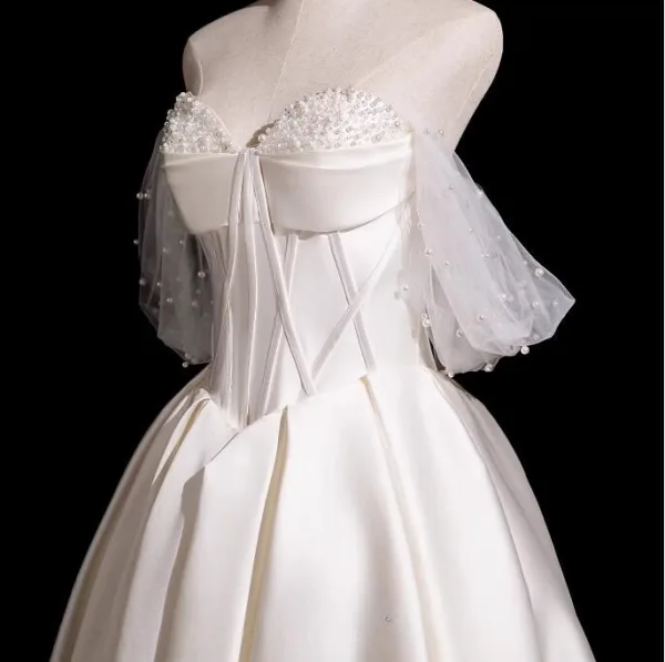 Elegant Hvit Perle Satin Ballkjoler 2026 Prinsesse Kjæreste Uten Ermer Ryggløse Lange Formelle Kjoler
