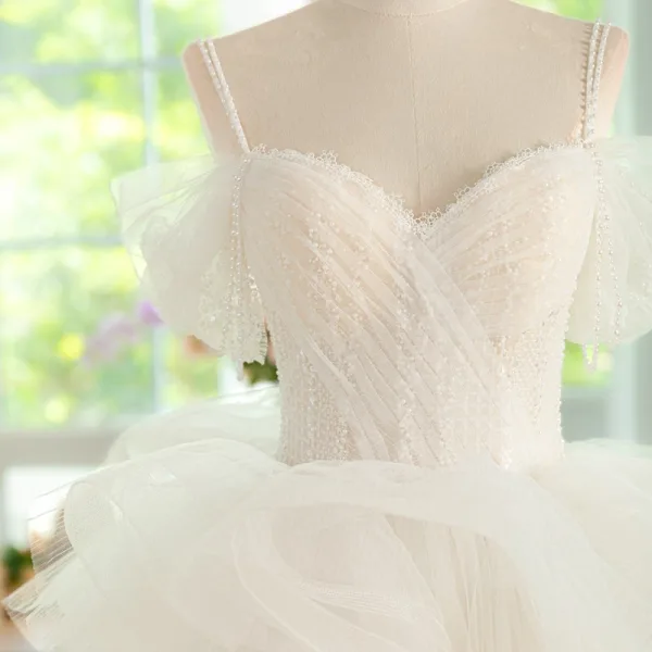 Charmant Beige Perlenstickerei Fallende Rüsche Ballkleider 2024 Ballkleid Spaghettiträger Ärmellos Rückenfreies Lange Ball Festliche Kleider