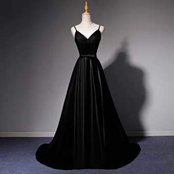 Élégant Noire Satin Robe De Bal 2022 Princesse Bretelles Spaghetti Noeud Ceinture Sans Manches Dos Nu Longue Promo Robe De Ceremonie