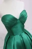 Sexy Grønn Satin Asymmetrisk Cocktailkjoler 2024 Prinsesse Uten Ermer Kjæreste Ryggløse Fest