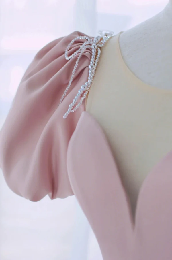 Lovely Blushing Pink Beading Pearl Satin Prom Dresses 2024 A-Line / Princess Scoop Neck Puffy Short Sleeve Backless Floor-Length / Long Prom Formal Dresses