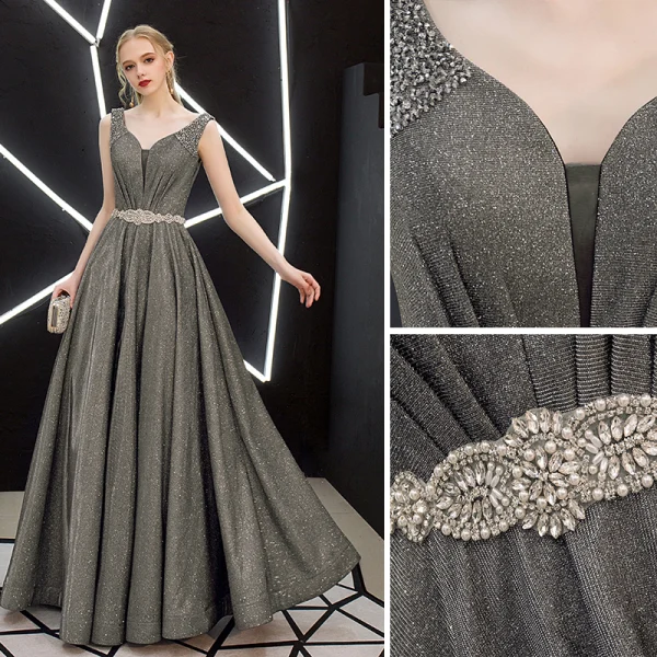 Charmant Silber Abendkleider 2019 A Linie Ärmellos Glanz Polyester Perle Strass Stoffgürtel V-Ausschnitt Rückenfreies Lange Festliche Kleider