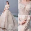 Elegante Champagne Trouwjurken 2019 A lijn Ronde Hals Parel Appliques Kant Bloem Lange Mouwen Ruglooze Royal Train