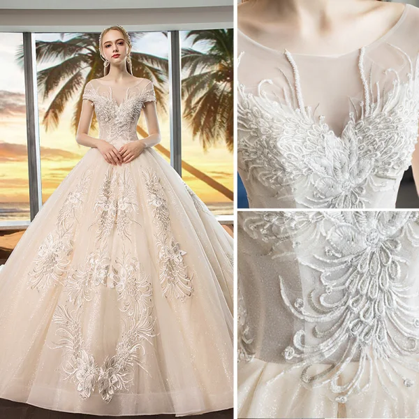 Elegante Champagne Trouwjurken 2019 Baljurk Ronde Hals Kralen Kant Bloem Kapmouwen Ruglooze Royal Train