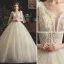 Elegante Champagne Trouwjurken 2019 A lijn V-Hals Kralen Parel Kant Bloem Mouwloos Ruglooze Cathedral Train