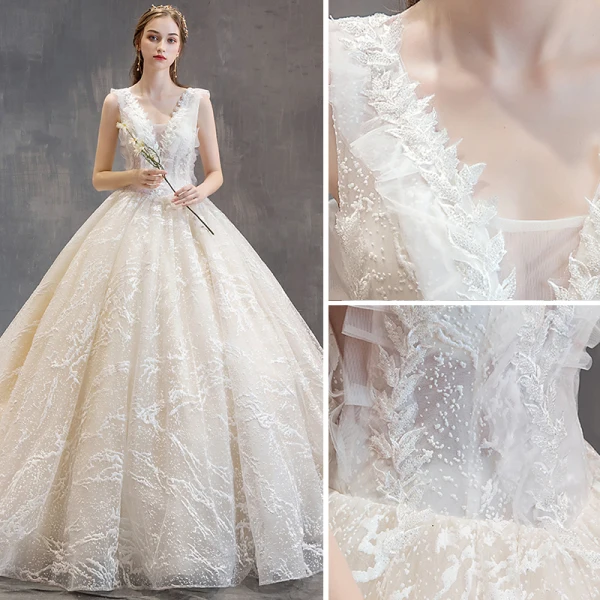Elegante Champagne Trouwjurken 2019 A lijn V-Hals Kant Bloem Mouwloos Ruglooze Cathedral Train