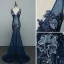 Sexy Marineblau Durchsichtige Abendkleider 2019 Meerjungfrau V-Ausschnitt Perle Strass Spitze Blumen Ärmellos Rückenfreies Sweep / Pinsel Zug Festliche Kleider