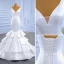 Haut de Gamme Ivoire Volants en Cascade Satin Robe De Mariée 2021 Trompette / Sirène V-Cou Sans Manches Dos Nu Tribunal Train Mariage