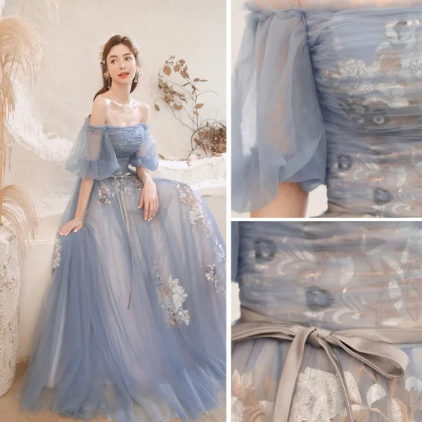 Charmant Bleu Ciel En Dentelle Fleur Robe De Bal 2021 Princesse De l'épaule Ceinture Noeud Manches Courtes Dos Nu Longue Promo Robe De Ceremonie