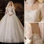 Vintage / Originale Médiévale Ivoire Robe De Mariée 2021 Robe Boule Encolure Dégagée Perlage Perle Paillettes En Dentelle Fleur 3/4 Manches Noeud Dos Nu Royal Train Mariage