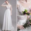 Edles Weiß Strand Brautkleider / Hochzeitskleider 2019 A Linie Rundhalsausschnitt Perle Spitze Blumen Ärmellos Rückenfreies Sweep / Pinsel Zug