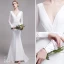 Charmant Couleur Unie Blanche Plage Robe De Mariée 2019 Trompette / Sirène V-Cou Perle En Dentelle Fleur Ceinture Manches Longues Dos Nu Train De Balayage
