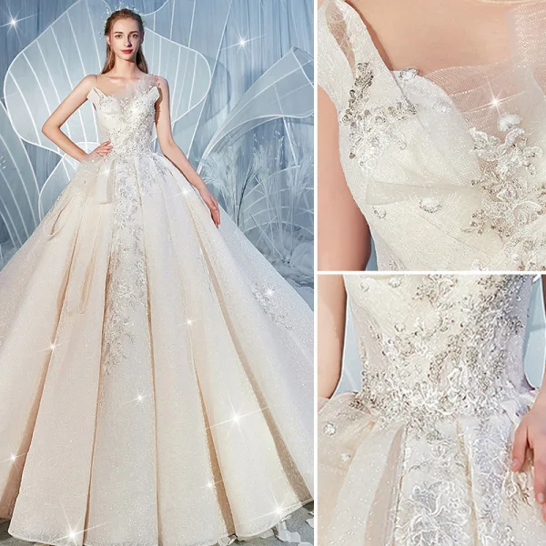 Fantastisk Champagne Bröllopsklänningar 2019 Balklänning Urringning Beading Paljetter Spets Blomma Ärmlös Halterneck Royal Train