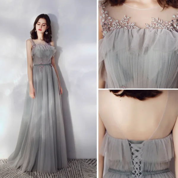 Élégant Gris Robe De Soirée 2019 Princesse Volants Encolure Dégagée Perlage En Dentelle Fleur Sans Manches Dos Nu Longue Robe De Ceremonie