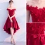 Chic Bordeaux Robe De Cocktail 2019 Princesse Encolure Dégagée En Dentelle Fleur Appliques Perle Paillettes Noeud Manches Courtes Asymétrique Robe De Ceremonie