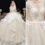 Charmant Ivoire Glitter Volants en Cascade Robe De Mariée 2020 Robe Boule Encolure Dégagée Perlage En Dentelle Fleur 1/2 Manches Dos Nu Cathedral Train
