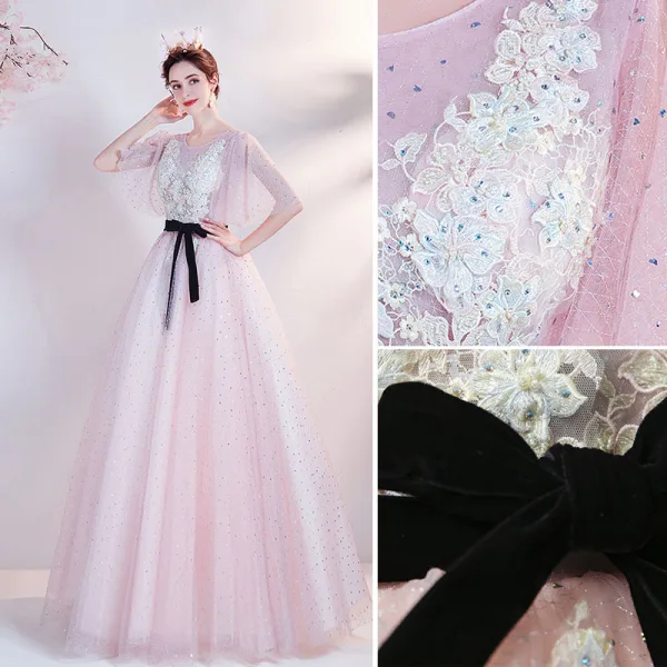 Chic / Belle Rougissant Rose Robe De Bal 2021 Princesse Encolure Dégagée Perlage Perle Faux Diamant En Dentelle Fleur Manches Courtes Dos Nu Noeud Ceinture Longue Robe De Ceremonie