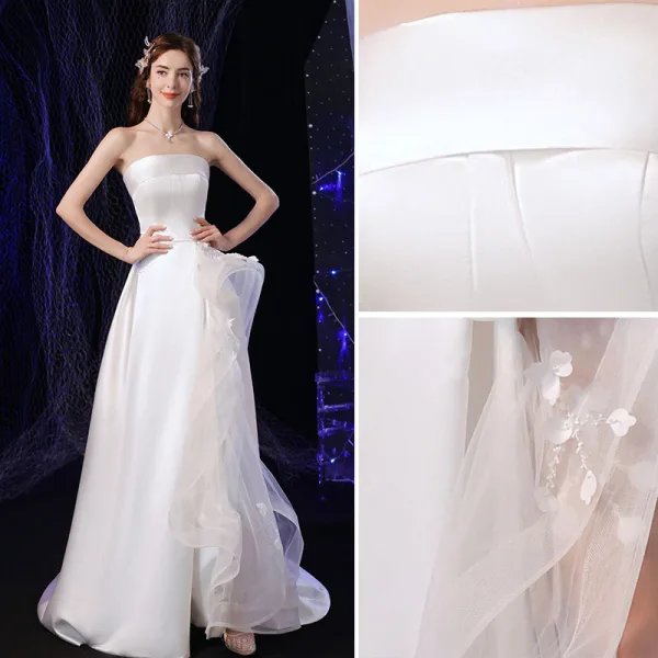 Charmant Blanche Volants en Cascade Plage Légère Robe De Mariée 2021 Princesse Satin Bustier Sans Manches Dos Nu Fendue devant Train De Balayage Mariage