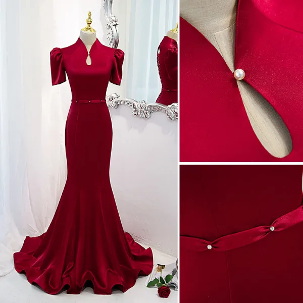 Eleganckie Chiński Styl Burgund Sukienki Wieczorowe 2021 Syrena / Rozkloszowane Satyna Perła Wysokiej Szyi Rhinestone Szarfa Kótkie Rękawy Długie Sukienki Wizytowe