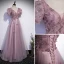 Elegante Lavendel Ballkleider 2022 A Linie V-Ausschnitt Perlenstickerei Applikationen Pailletten Kurze Ärmel Rückenfreies Lange Festliche Kleider