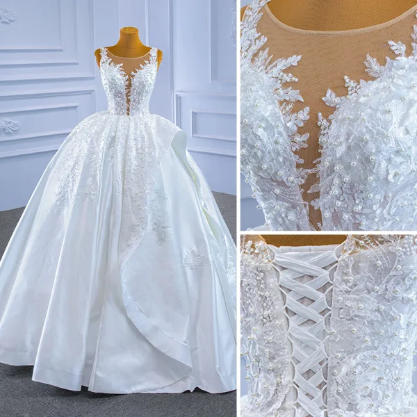 Luxus / Herrlich High End Weiß Perle Spitze Blumen Brautkleider / Hochzeitskleider 2021 Ballkleid Satin Rundhalsausschnitt Ärmellos Rückenfreies Kapelle-Schleppe Hochzeit