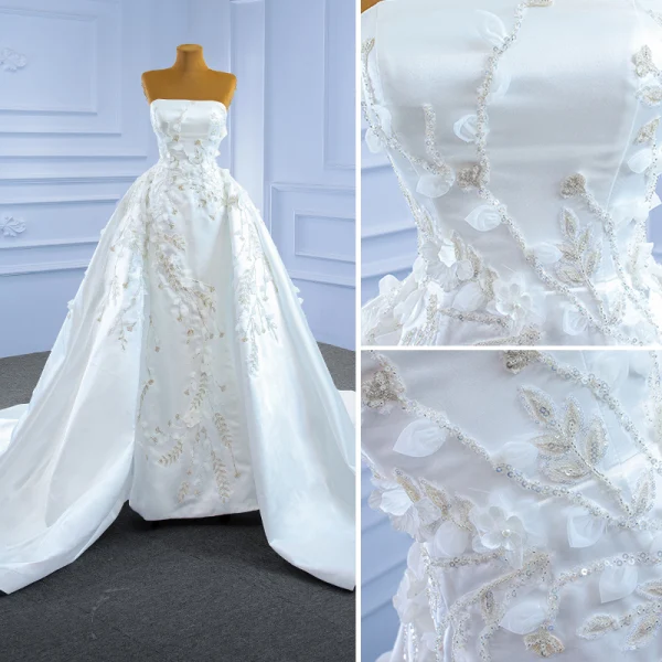 Luxus / Herrlich Ivory / Creme Satin Perlenstickerei Perle Pailletten Brautkleider / Hochzeitskleider 2021 A Linie Bandeau Applikationen Ärmellos Rückenfreies Königliche Schleppe Hochzeit
