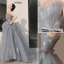 Charmant Grau Ballkleider 2021 A Linie Bandeau Schleife Spitze Blumen Ärmellos Rückenfreies Sweep / Pinsel Zug Ball Festliche Kleider
