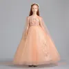 Chic / Belle Orange Robe Ceremonie Fille 2019 Princesse V-Cou Sans Manches Appliques En Dentelle Perle Watteau Train Volants Robe Pour Mariage