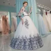 Chinesischer Stil Weiß Festliche Kleider 2017 A Linie U-Ausschnitt Marineblau Spitze Drucken Strass Applikationen Rückenfreies Stickerei Ballkleider