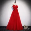 Elegancka Jednolity kolor Czerwone Sukienki Wieczorowe 2019 Princessa Spaghetti Pasy Frezowanie Z Koronki Kwiat Aplikacje Perła Bez Rękawów Bez Pleców Długie Sukienki Wizytowe