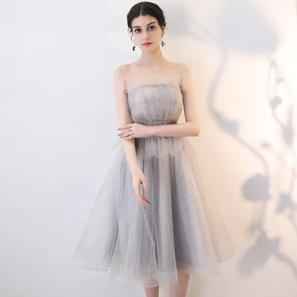 Elegant Grey Homecoming Graduation Dresses 2019 A-Line / Princess Strapless Sleeveless Glitter Tulle Knee-Length Ruffle Backless Formal Dresses