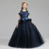Elegant Navy Blue Glitter Flower Girl Dresses 2019 A-Line / Princess Scoop Neck Short Sleeve Bow Sash Floor-Length / Long Ruffle Wedding Party Dresses