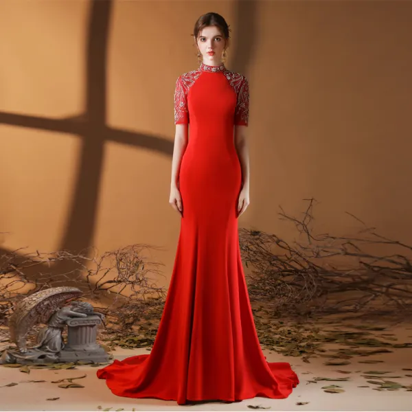 Elegante Vintage Rot Abendkleider 2020 Meerjungfrau Stehkragen Kurze Ärmel Perlenstickerei Strass Sweep / Pinsel Zug Rüschen Festliche Kleider
