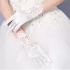 Klasyczna Eleganckie Białe Ślub 2018 Tiulowe Koronki Frezowanie Rękawiczki Ślubne