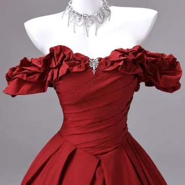 Channeling the New Money Aesthetic: 4 Jaw-Dropping Prom & Ball Gowns Ready to Steal the Spotlight