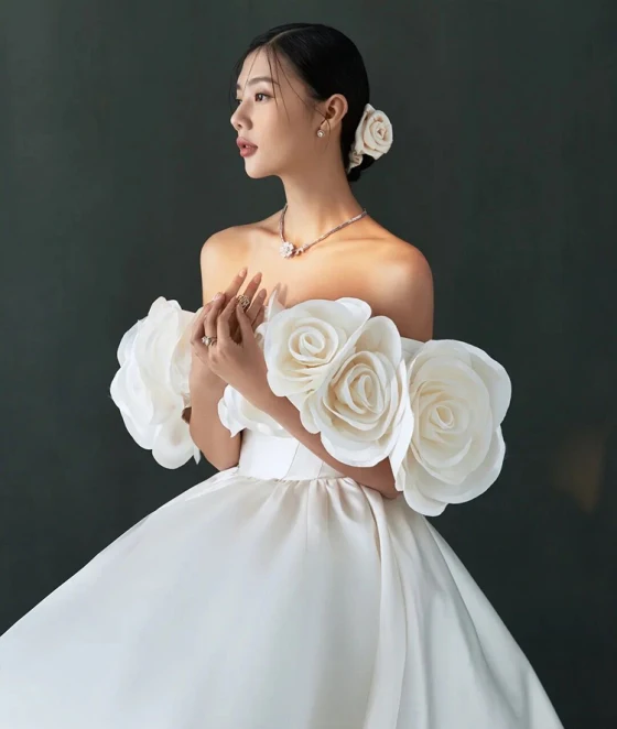 What to Wear When You Try on Wedding Dresses