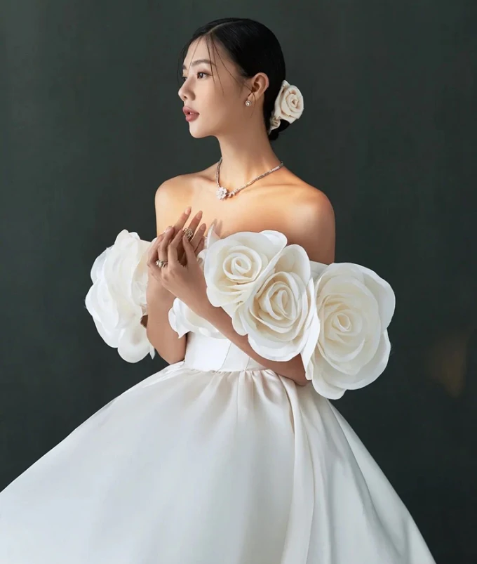 What to Wear When You Try on Wedding Dresses