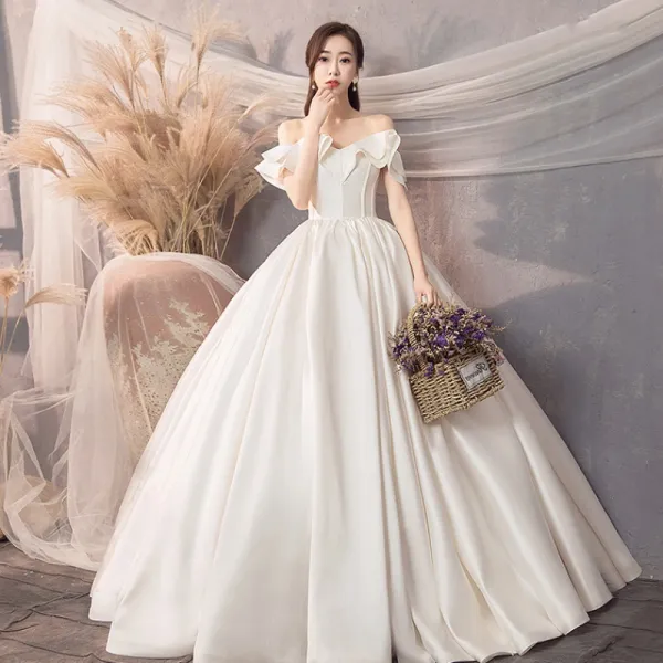 Modest / Simple Ivory Satin Wedding Dresses 2019 A-Line / Princess Off-The-Shoulder Short Sleeve Backless Floor-Length / Long Ruffle