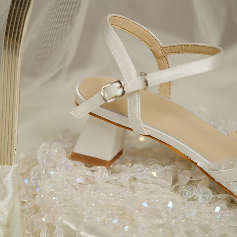 Elegant Ivory Lace Wedding Shoes 2020 Bow Slingbacks 4 Cm Thick Heels Low Heel Pointed Toe
