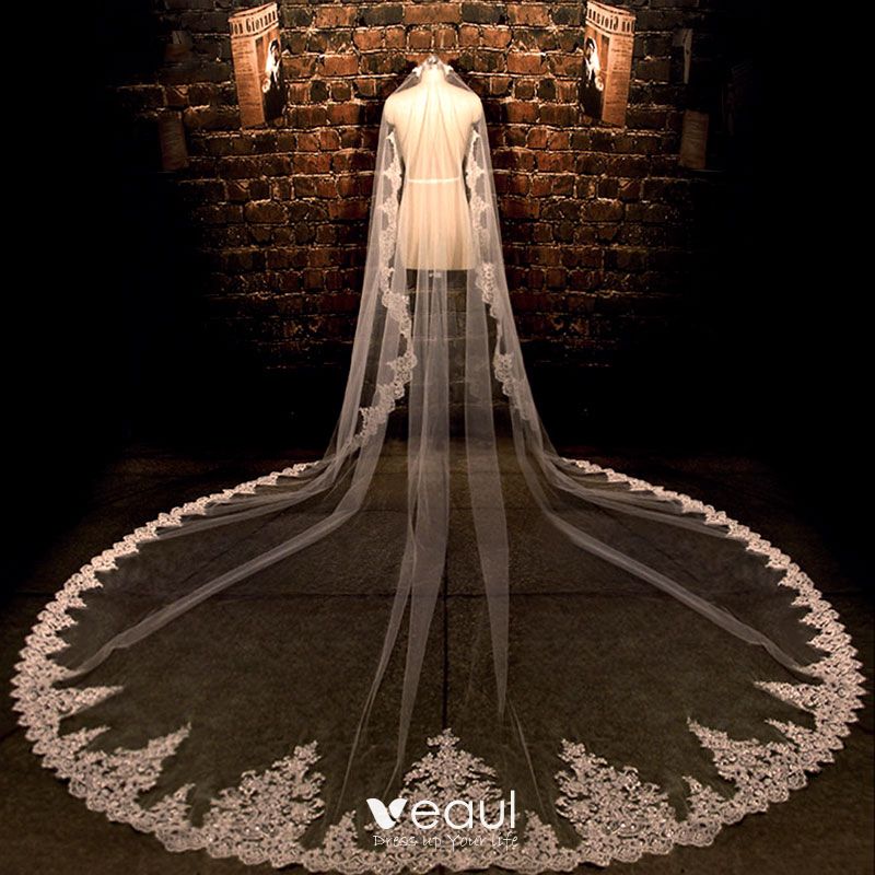 https://img.veaul.com/product/0e7778d5f71a3a71b6db90bb92c96237/wedding-veils-chic-beautiful-white-lace-appliques-2017-tulle-tiara-800x800.jpg