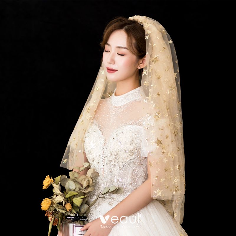 https://img.veaul.com/product/0fe6ffebb33f4b2152877ff8a7a9b7e3/sparkly-bling-bling-champagne-wedding-veils-2020-short-tulle-sequins-star-wedding-accessories-800x800.jpg