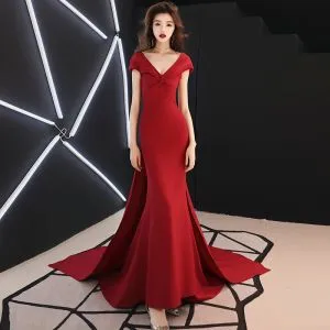 Modest / Simple Burgundy Evening Dresses 2019 Trumpet / Mermaid V-Neck Short Sleeve Backless Bow Sweep Train Formal Dresses