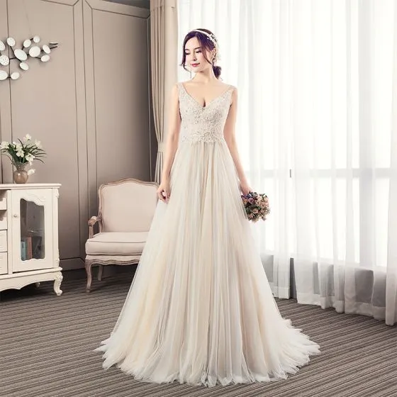 lace sleeveless wedding dress