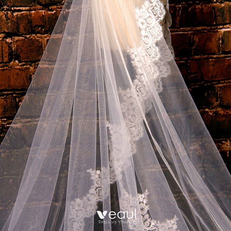 https://img.veaul.com/product/94724ba2d9b79f59909decf54c774fb3/wedding-veils-chic-beautiful-white-lace-appliques-2017-tulle-tiara-800x800.jpg