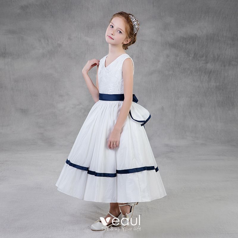 Modest / Simple White Flower Girl Dresses 2018 A-Line / Princess V-Neck ...