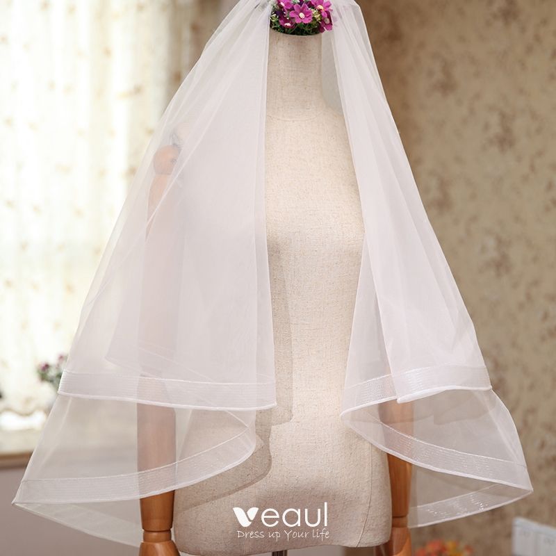 https://img.veaul.com/product/cf8ed2700e32379d0e75a5bfe0c43fec/modest-simple-white-wedding-short-cartoon-tulle-wedding-veils-2018-800x800.jpg