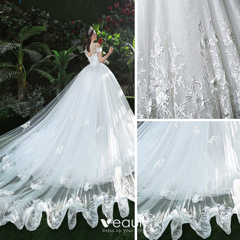 Stunning White Wedding Dresses 2018 Ball Gown Lace Appliques Beading 