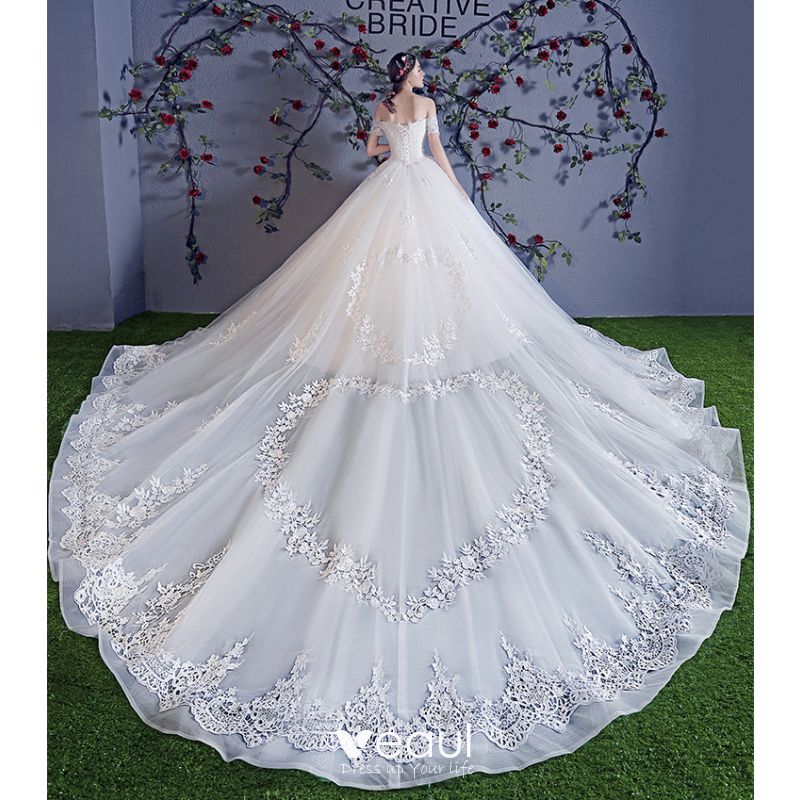 Stunning Ivory Wedding Dresses 2018 Ball Gown Lace Appliques Pearl Off ...