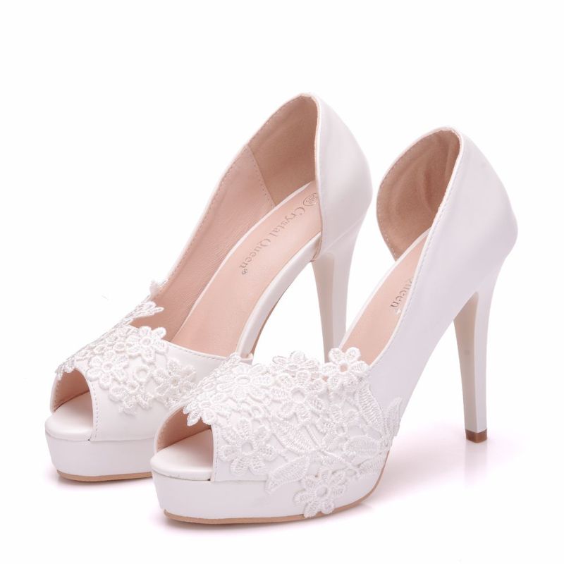 lace closed toe wedding shoes