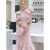Simple Rougissant Rose Robe De Soirée 2019 Encolure Dégagée Sans Manches Thé Longueur Volants Dos Nu Robe De Ceremonie